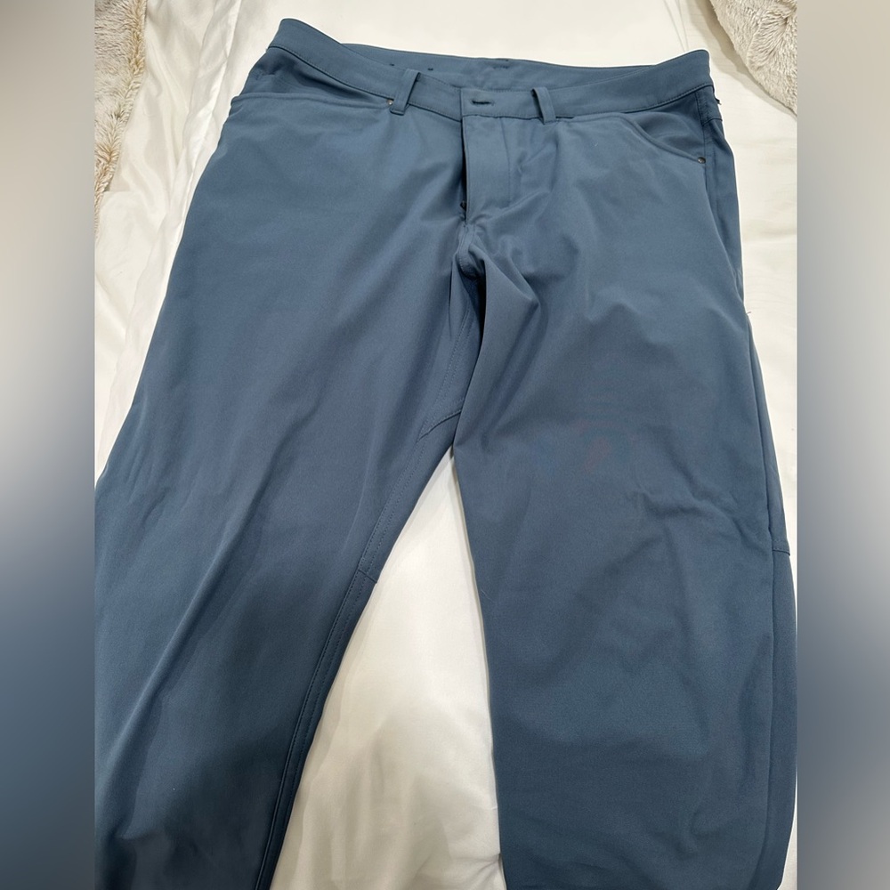 lululemon athletica Men's Slate blue ABC 5 pocket pants. Size 34x30 slim